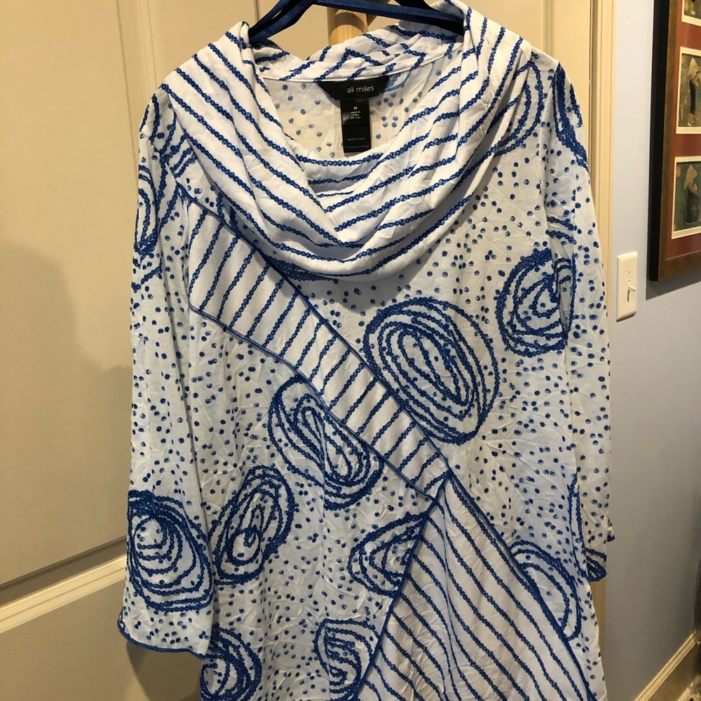 Ali Miles Blue and White Patterned Blouse